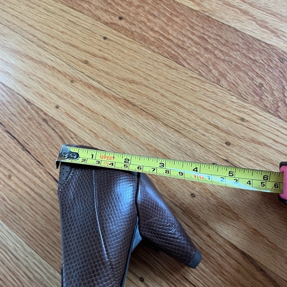 Tsubo Brown Heels with Cushioned Insole and Elegant Design - Picture 7 of 7